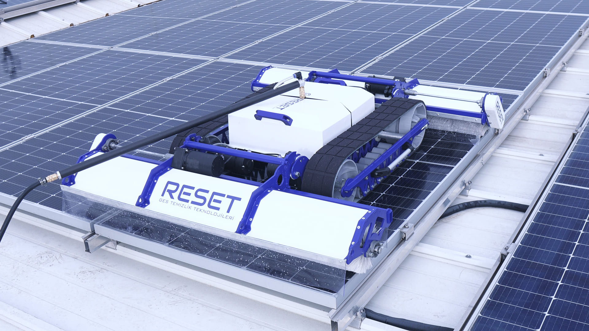 Güneş Paneli Temizliği ile Enerji Verimliliğinizi %30 Artırın